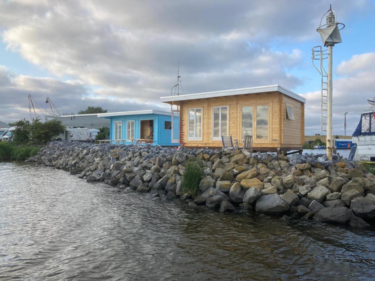 Waterhuisjes Op De Pier Van Lauwersmeerplezier! Lauwersoog Εξωτερικό φωτογραφία