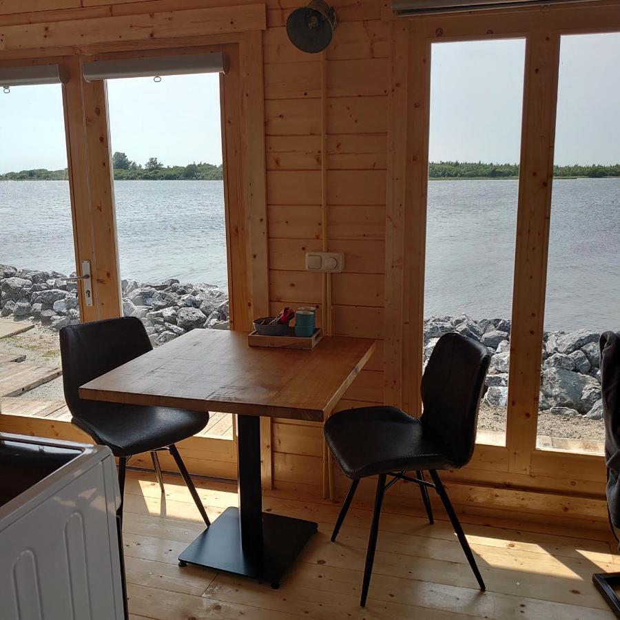 Waterhuisjes Op De Pier Van Lauwersmeerplezier! Lauwersoog Εξωτερικό φωτογραφία
