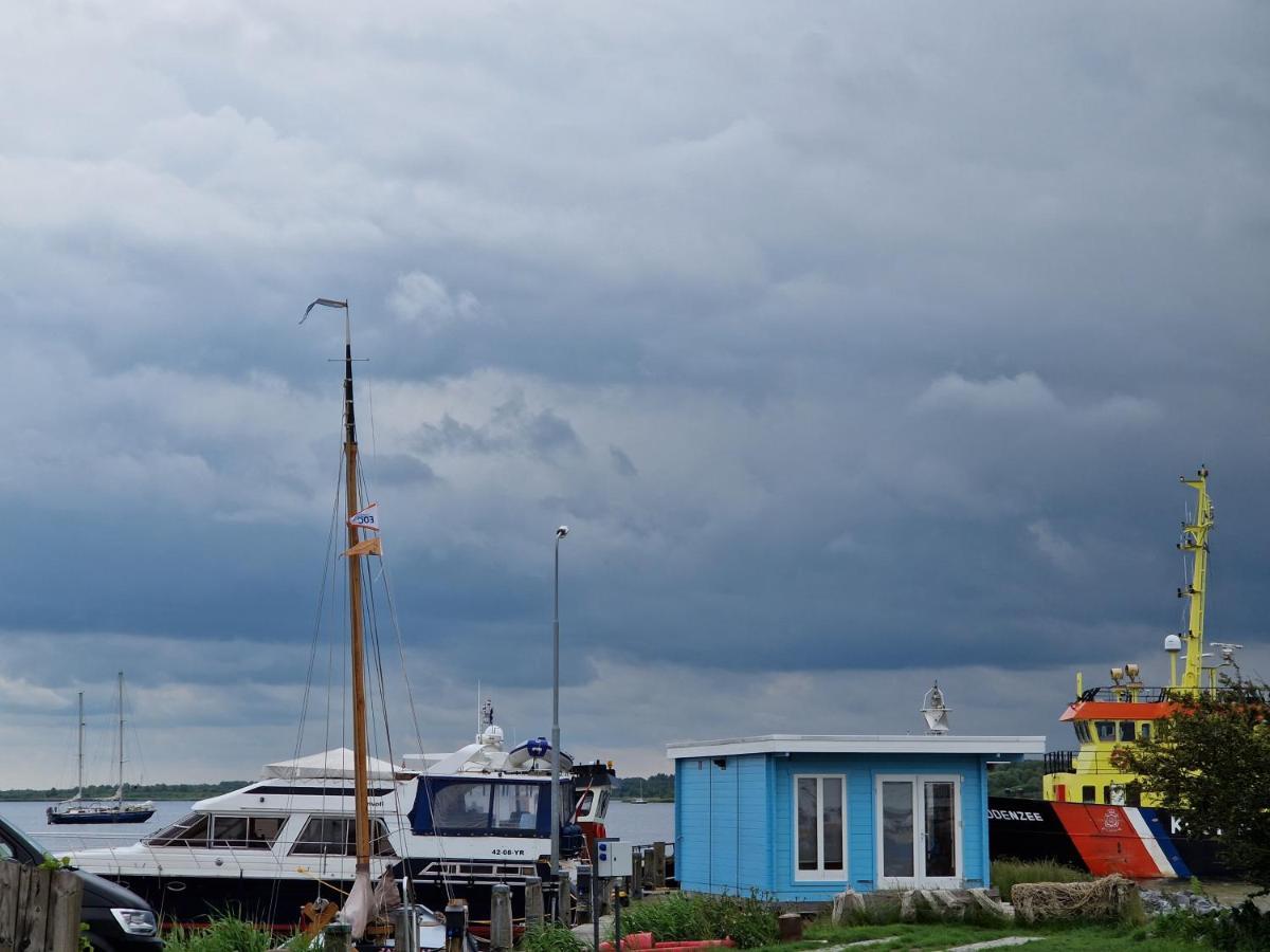 Waterhuisjes Op De Pier Van Lauwersmeerplezier! Lauwersoog Εξωτερικό φωτογραφία